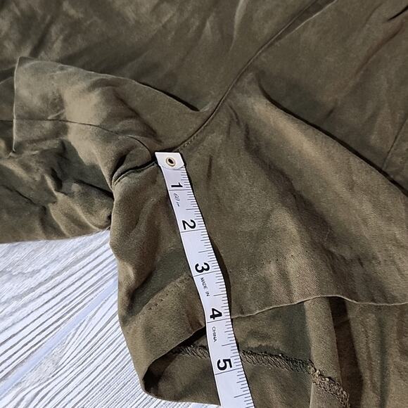 Old Navy Mid Rise Shorts Olive Green Womens Size Large NWT - Picture 9 of 10